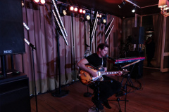 Световое-оформление-сцены-для-выступления-кавер-группы