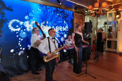 Звуковое-оборудование-для-выступления-джазового-коллектива