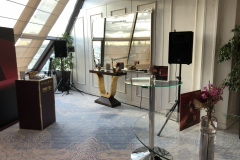Фотозона-на-презентации-ароматов-Atelier-Rebul