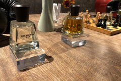 Флаконы-духов-Frapin-крупным-планом