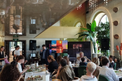 ТВ-экран-для-демонстрации-презентации