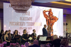 Ведущие-ТЭФИ-30-лет-Петр-Марченко-и-Татьяна-Ремезова