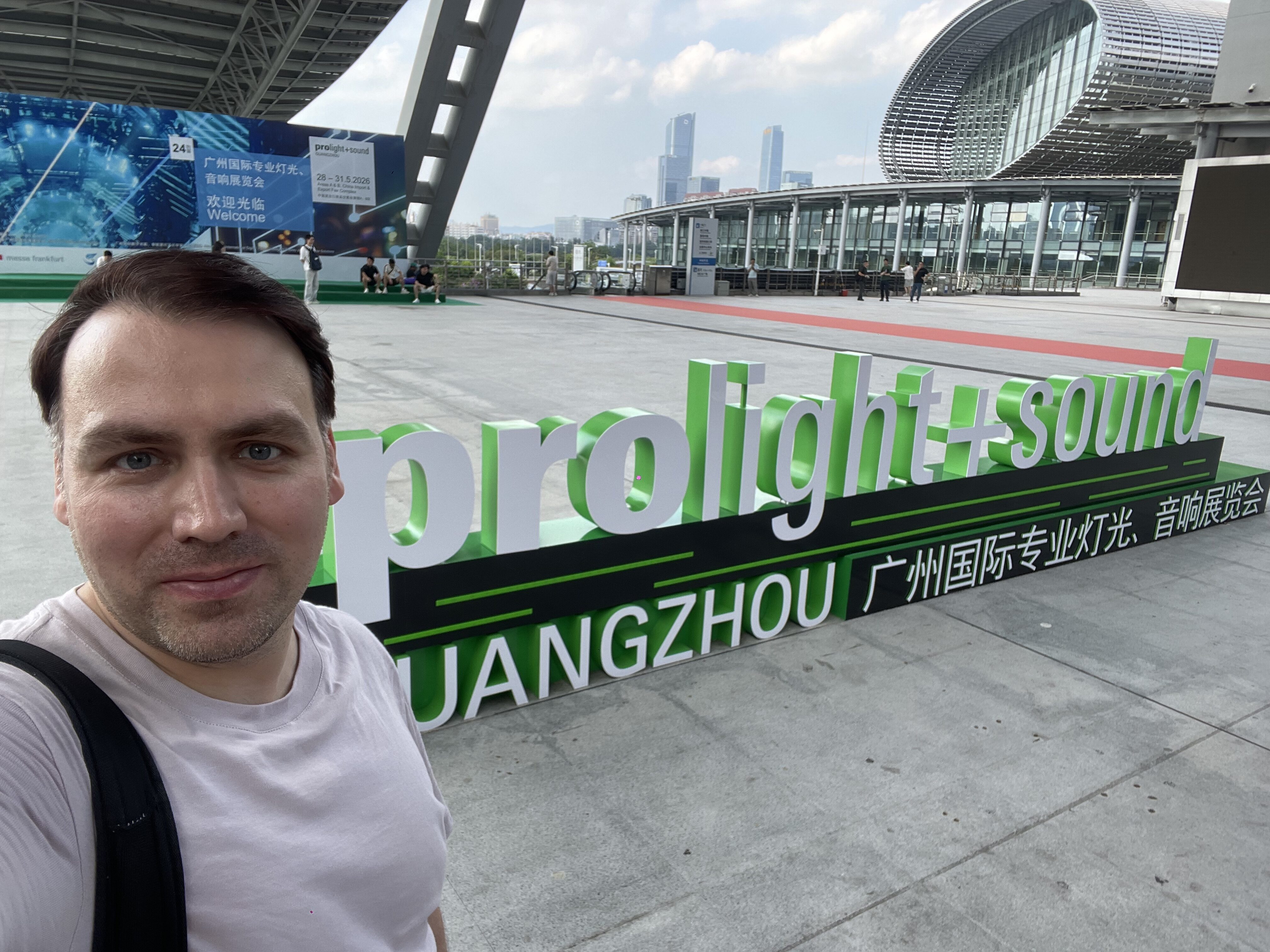 Инженеры Nikolaev Pro на выставке Prolight + Sound Guangzhou 2026 в Гуанчжоу.